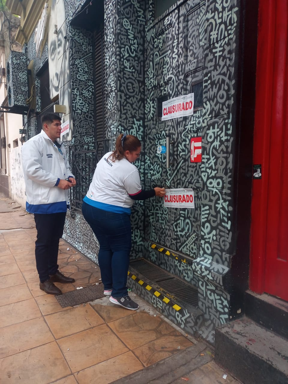 Local clausurado, controles.