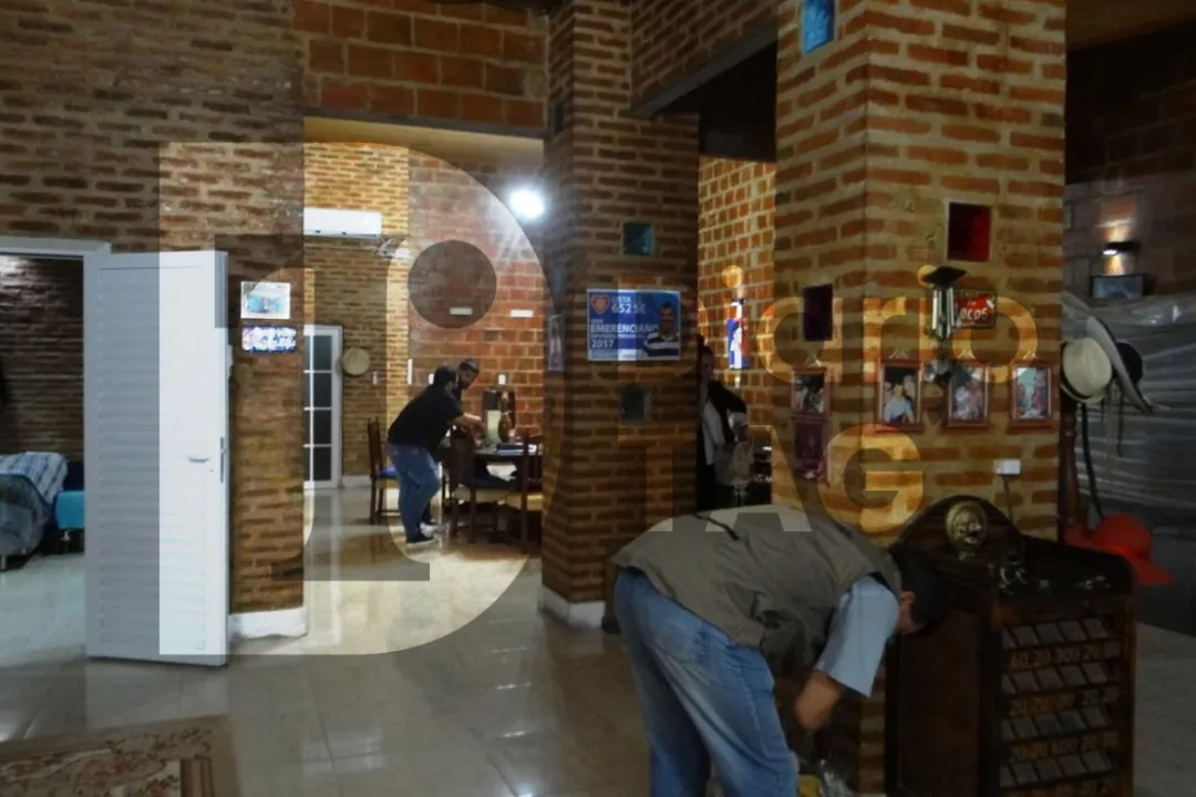 Allanamientos en casa de la familia Sena tras la desaparición de Cecilia 