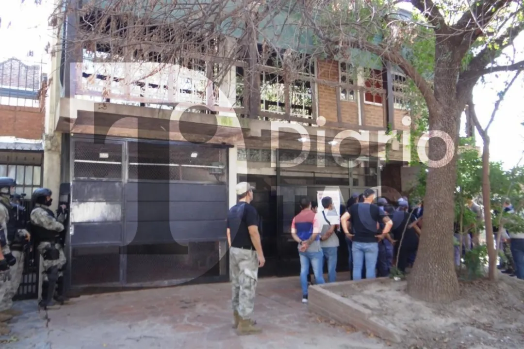 Allanamientos en casa de la familia Sena tras la desaparición de Cecilia 